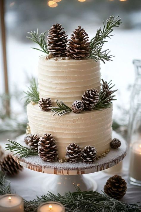 Christmas Cake Decorating Ideas Simple, December Birthday Cake Ideas, December Birthday Cake, Winter Wedding Cupcakes, Simple Wedding Cake Ideas, Christmas Wedding Centerpieces, Homemade Christmas Cake, Winter Torte, Winter Wedding Cakes