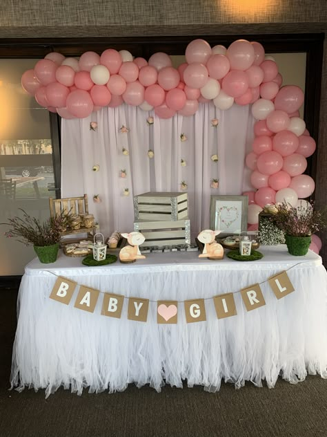 Pink Themed Baby Shower Ideas, Ideas Para Baby Shower De Nina, Baby Shower Ideas Decoracion, Baby Shower Nena, Babby Shower, Easy Baby Shower, Idee Babyshower, Baby Shower Deco, Baby Shower Gift Basket