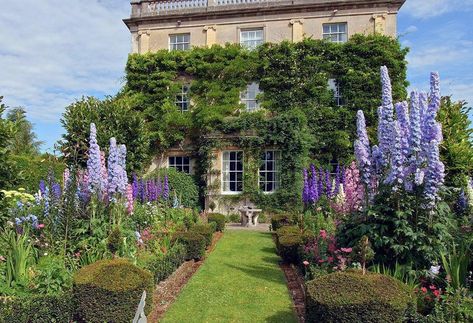 Debby: Botanica Trading on Instagram: “THE ROYAL GARDENS AT HIGHGROVE, Tetbury, Gloucestershire. The beautiful home of the Prince of Wales and the Duchess of Cornwall. Prince…” English Estate Gardens, Highgrove Garden, Highgrove House, Country Life Magazine, Estate Garden, Clarence House, Royal Garden, Duchess Of Cornwall, Stately Home