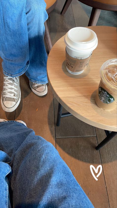 Starbucks Pics Aesthetic, Harvard Summer School, Cafe Date With Bestie, Coffee Friends Aesthetic, Coffee Date With Best Friend, Pic Inspo Instagram Friends, Coffee With Friends Instagram Story, Cafe Friends Aesthetic, Ig Story With Friends