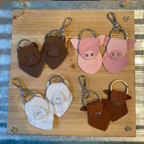 Leather Animal Key Chains - Etsy Leather Keychain Pattern, Leather Animals, Leather Keychain Diy, Leather Craft Ideas, Horse Keychain, Keychain Pattern, Leather Crafting, Leather Scraps, Coeur D'alene