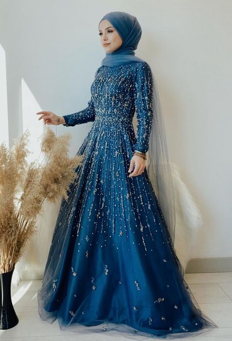 Modest Evening Gowns, Hijabi Dresses, Bridal Mehndi Dresses, Mehndi Dresses, Dress Book, Prom Dress Ideas, Dress Muslim, Muslimah Fashion Outfits, Stylish Dress Book