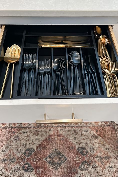 Serving Utensil Storage, Utensil Storage Drawer, Dresser Drawer Slides, Organization Dresser, Kitchen Cutlery Storage, Nursery Drawer Organization, Small Drawer Organizer, Makeup Drawer Organizer, Cutlery Drawer Organization