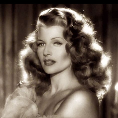 For more pics and all about Rita, Glenn, and the Classic Hollywood film Gilda (1946), visit my website! ❤️ #ritahayworth #glennford #gilda #tcm #letsmovie #classicfilms #classicmovies #macaronsandmimi Klasik Hollywood, Hollywood Aesthetic, Stars D'hollywood, Vintage Movie Stars, Hollywood Vintage, Old Hollywood Actresses, Classic Hollywood Glamour, Angie Harmon, Vintage Hollywood Glamour