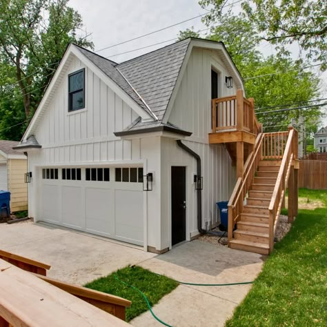 Garage Downstairs House Upstairs, Second Garage Ideas, Garage Loft Living Space, Apartment Above Garage Interior, Loft Garage Apartment, Office Above Garage Ideas, Seperate Garage Ideas, Room Over Garage Ideas Layout, Garage Loft Apartment Interior