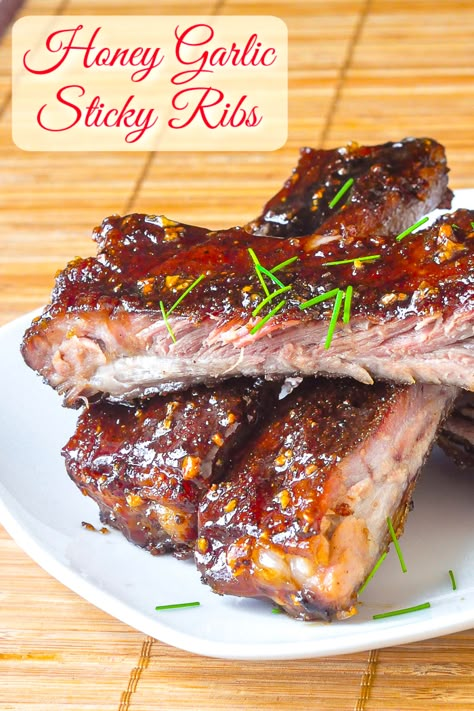 Sticky Ribs Recipe, Honey Garlic Ribs, Sticky Ribs, Tender Ribs, Presentation Food, Plating Food, Rock Recipes, Coffee Truck, Molecular Gastronomy