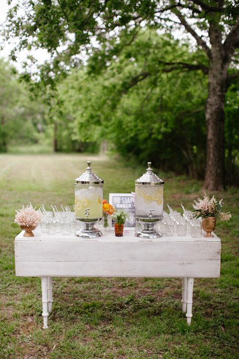 Wedding Drink Table, Wedding Drink Station, Vintage Chic Wedding, Romantic Outdoor Wedding, Outdoor Cocktail, Summer Wedding Decorations, Outdoor Baby Shower, Summer Wedding Outdoor, Ethereal Wedding