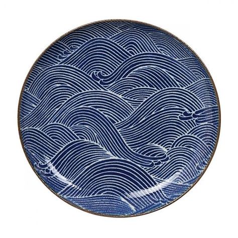 amp; Made in Japan In a rich indigo on crisp white, the Seigaiha collection features beautifully detailed waves in a striking pattern. They are the traditional lucky motif in Japanese symbolism, representative of the boundless ocean, the flow of energy and good fortune. Like the other ‘Fine Patterns’, Burashi and Fleur the Ligne, Seigaiha pieces are made from high quality Japanese porcelain with an elegant matte finish 21.5X3CM This product is microwave resistant Made in Japan Ceramic Plates Designs, Assiette Design, Japanese Plates, Tokyo Design, Pottery Painting Designs, Keramik Design, Pottery Inspo, Cerámica Ideas, Blue Pottery