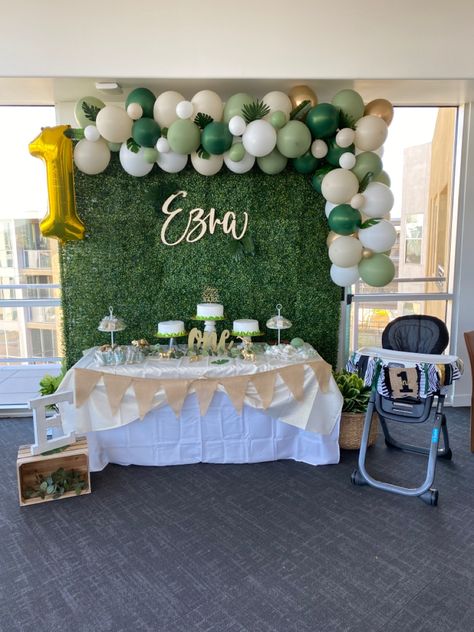 1st birthday party Greenery Birthday Decor, Bday At Home, Adventure Birthday Party, Nature Party, Happy Birthday Decor, Boys First Birthday Party Ideas, Boys 1st Birthday Party Ideas, Football Theme Party, One Year Birthday