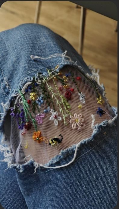 Diy Sy, Clothes Embroidery Diy, Embroidered Pants, Pola Sulam, Embroidery On Clothes, Cute Embroidery, Jeans Diy, 자수 디자인, Embroidery Inspiration