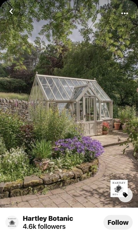 Glasshouse Garden Aesthetic, English Back Garden, English Garden Greenhouse, Georgian Greenhouse, Victorian Garden Design, Victorian Style Greenhouse, English Kitchen Garden, Glasshouse Plants, British Garden Ideas