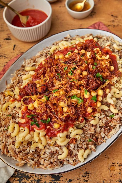 Eygptain Food, Koshari Recipe Egyptian Food, Egyptian Food Photography, Middle Eastern Pasta, Arabic Dinner Recipes, Koshary Egyptian, Lentil Rice Recipe, Vacation Dinner Ideas, Egyptian Koshari Recipe