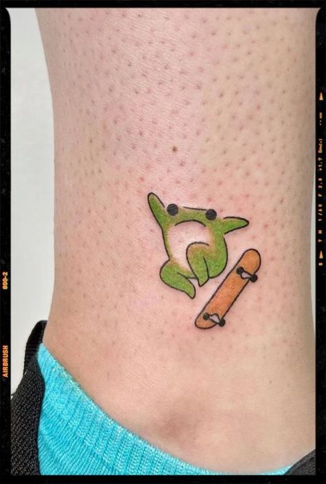 Cat And Turtle Tattoo, Tim Burton Best Friend Tattoos, Incubus Tattoo Ideas, 2 X 2 Tattoos, Skeloten Tattoo, Aesthetic Animal Tattoo, Frog Tattoos Cute, Silly Goofy Tattoos, Tiny Silly Tattoos