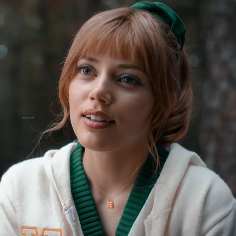 Chrissy stranger things DP material Chrissy Cunningham Icons, Eden Bingham, Stranger Things Chrissy, Chrissy Stranger Things, Eddie Munson Icons, Eddie Chrissy, Stranger Things Cosplay, Chrissy Cunningham, Grace Van Dien