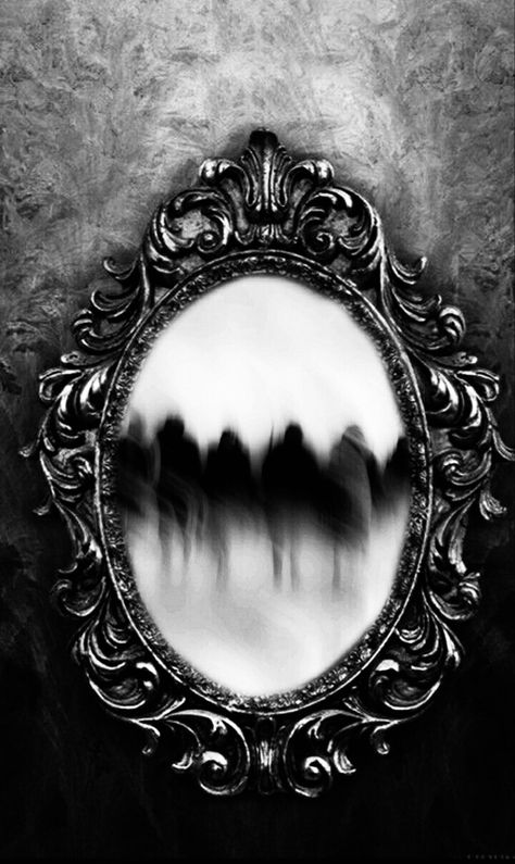 Gothic Lifestyle, Dark Academic, Shattered Mirror, Mirror Drawings, Dark Goddess, Old Mirror, Mirror House, Visual Poetry, Dark Moon