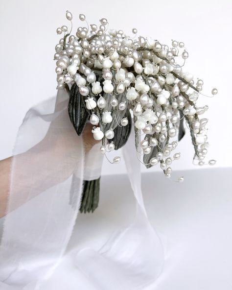 📸 Second & last show mid progress. 🤍 Custom Livet bouquet for a bride in the UAE getting married this week. She opted for the lily of the valley teardrop wedding bouquet with some all freshwater pearl stems mixed in. Elegant and timeless. Always an honor to have the heirloom floral from the studio chosen to celebrate love. #uaewedding #elegantwedding #floralart #luxurywedding Pearl Bouquet Wedding, Bridal Bouquet Styles, Bouquet Styles, Pearl Bouquet, Creative Wedding Gifts, Hand Bouquet, Celebrate Love, July 4, Bouquet Wedding