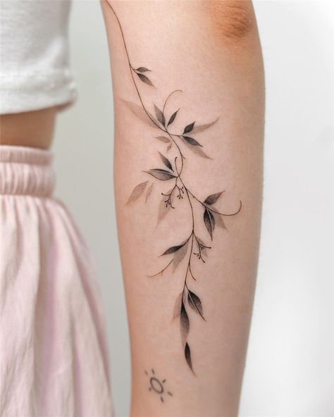 Tato Grunge, Tattoos Arms, Tato Geisha, Tattoo Leaves, Blatt Tattoos, Botanisches Tattoo, Arm Wrap Tattoo, Tattoo Black Women, Tattoos About Mom