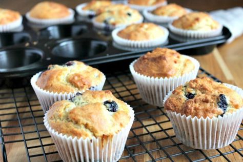 Apple, Raisin and Cinnamon Muffins Cinnamon Raisin Muffins, Date Muffins, White Chocolate Muffins, Raisin Muffins, Chocolate Muffin Recipe, Cinnamon Muffins, Cinnamon Raisin, Mince Pies, Clotted Cream