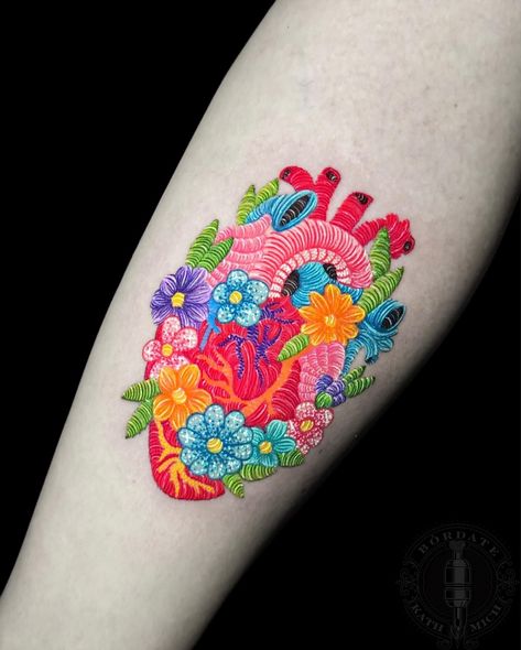 Girly Colorful Tattoos, Mexican Embroidery Tattoo Ideas, Latin Embroidery, Mola Tattoo, Mexican Embroidery Tattoo, Agenda Scrapbook, Tattoo Advice, Mexican Art Tattoos, Stitch Tattoo