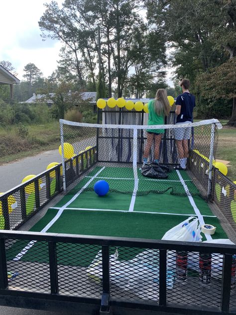 Made a mini tennis court on a car trailer for a Homecoming parade at our high school! Tennis Parade Float, High School Parade Floats Homecoming, Tennis Float Parade Ideas, Volleyball Floats For Parade, Volleyball Parade Float Ideas, Homecoming Floats High School, Tennis High School, Homecoming Float Ideas High School, Homecoming Response Ideas