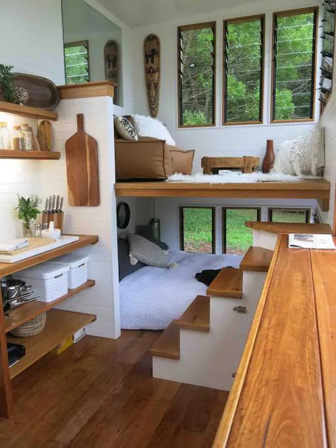 15 amazing tiny houses you can rent on Airbnb - Living in a shoebox Lakeside Tiny Cottage, Tiny House No Kitchen, Tiny House Bike Storage, Buying A Tiny House, Tiny House Without Loft, Cinder Block Tiny House, Tiny Home No Loft, Tiny Homes Shed, Tiny House With Cats