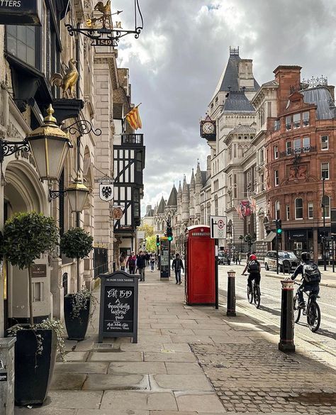 Explore London - Fleet Street, London 📸:... London Dreams, Fleet Street, London Instagram, Awesome Things, Travel Europe, Amazing Nature, Great Britain, Europe Travel, United Kingdom