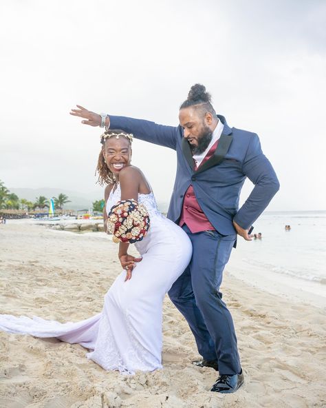 Couples Negril Jamaica, Jamaica Beach Wedding, Montego Bay Wedding, Jamaican Beaches, Treehouse Wedding, Jamaican Wedding, Destination Wedding Caribbean, Jamaica Resorts, Beach Wedding Colors