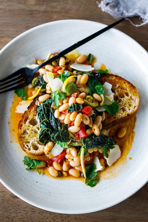 Brothy Beans over garlic-infused sourdough toast w/ lacinato kale, roasted peppers, olives, capers & lemon zest - an easy 30 minute meal! Brothy Beans, Beans And Greens, Lacinato Kale, Feasting At Home, Sourdough Toast, Garlic Toast, 30 Minute Meals Easy, Crispy Garlic, Healthy Vegetarian Dinner