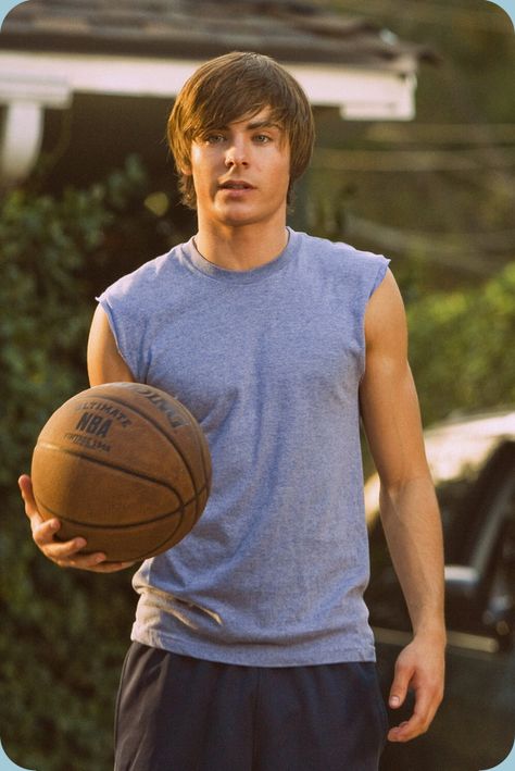 Zac Efron Zac Efron 17 Again, Zac Efron High School, Zac Efron Pictures, Zac Efron Movies, Zach Efron, Troy And Gabriella, 17 Again, Travel Humor Quotes, High School Music