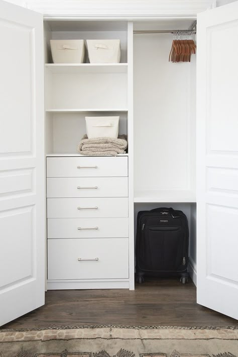 Guestroom Closet Ideas, Guest Bedroom Cupboard Ideas, Guest Room Closet Storage, Guest Room Closet Design, Guest Room Cupboard Ideas, Small House Closet Ideas, Guest Closet Ideas, Guest Room Closet Ideas, Closet And Office Combo