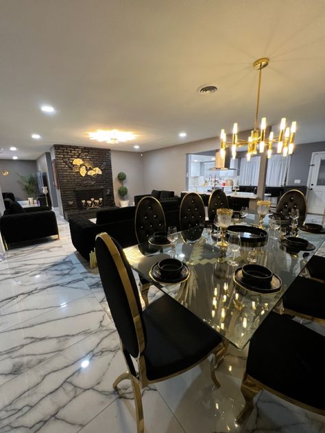 Black Gold House, Black And Gold House Interior Design, Gold And Black Room, Gold And Black Dining Room, Black Gold Home Decor, Gold House Aesthetic, Black And Gold House Aesthetic, Black White And Gold House Interior, Black Gold Dining Room