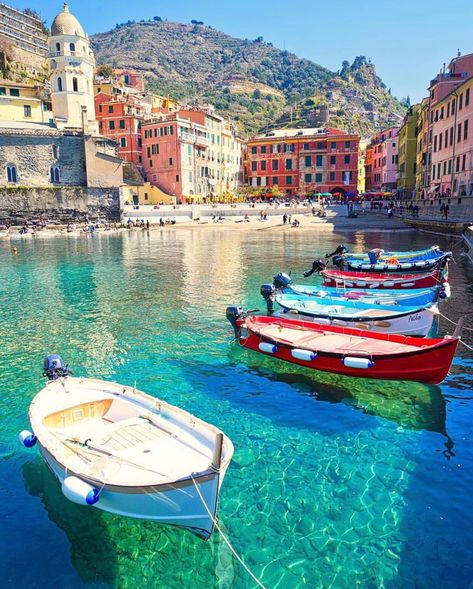 Cinque Terre - Italy 👌🏼😍 Courtesy of @pinkines 📍Vernazza, Italy 🇮🇹 Tag your best travel photos with #travellingthroughtheworld Vernazza Italy, Cinque Terra, Cinque Terre Italy, Most Romantic Places, Italy Photography, Romantic Places, Destination Voyage, Beautiful Places To Travel, Best Cities