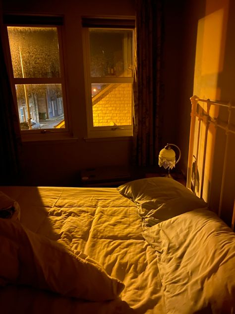 Night Window, Lighting Bedroom, Dark Bedroom, Retro Light, Yellow Room, Holiday Hotel, Late At Night, Warm Bed, Dramatic Lighting