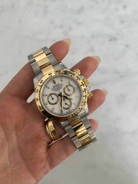 Daytona Rolex Men, Rolex Daytona Women, Rolex On Wrist, Rolex Daytona Two Tone, Rolex Two Tone, Men Watches Classy, Rolex Daytona Watch, Classy Watch, Rolex Women