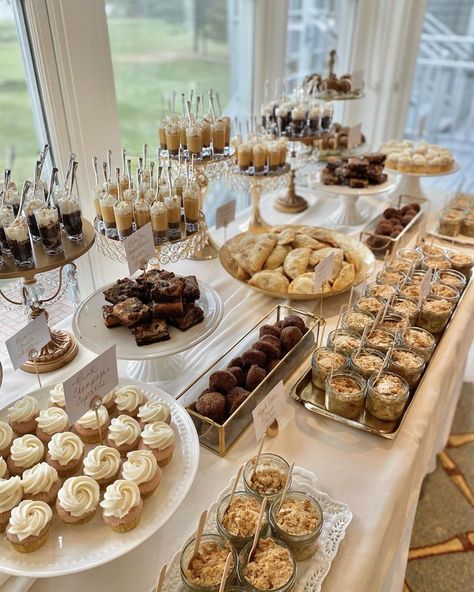 this a good idea Autumn Wedding Dessert Table, Wedding Eating Table Ideas, Cake And Dessert Table Display, Simple Elegant Dessert Table, Gala Dessert Table, Engagement Desert Table, Savory Table Ideas, Nikkah Sweets Ideas, Snack Table Ideas Wedding