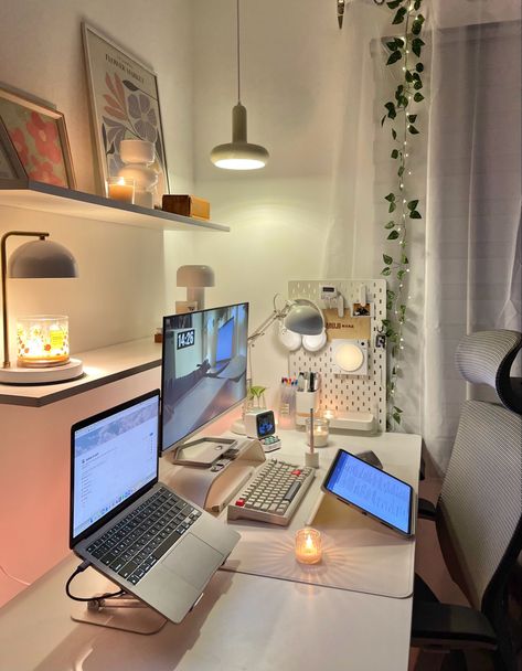 ambient lights, study mode, study night, study desk, desk setup, setup, deskgram, studygram Cozy Desk, Dream Desk, Study Desk Decor, Decor Ideas Bedroom, Coastal Dining, Cozy Home Office, Uni Room, Desk Inspiration, Desk Makeover