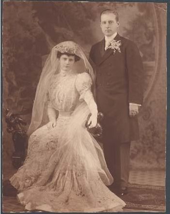 Marjorie Merriweather Post in 1905 Wedding to Edward Close (Photo courtesy of Hillwood Museum) Marjorie Post, Marjorie Merriweather Post, Edwardian Wedding, Old Wedding, Vintage Wedding Photos, Vintage Brides, Victorian Wedding, Vintage Wedding Dresses, Vintage Weddings