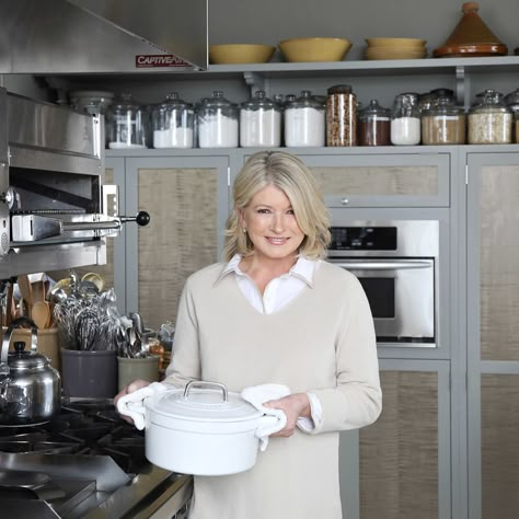 Martha Stewart's Best Thanksgiving Tips - Entertaining Martha Stewart Thanksgiving Recipes, Martha Stewart Thanksgiving, Thanksgiving Tips, Lea Salonga, Perfect Roast Chicken, Martha Stewart Home, How To Make Caramel, Martha Stewart Recipes, Pan Seared Salmon