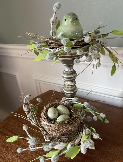 Nest Flower Arrangement, Birds Nest Centerpiece, Decorating With Bird Nests, Bird Nest Centerpiece, Spring Bird Decor, Repurposed Bird Cage Ideas, Birdcage Decor Ideas, Decorating With Birds, Classy Easter Decor