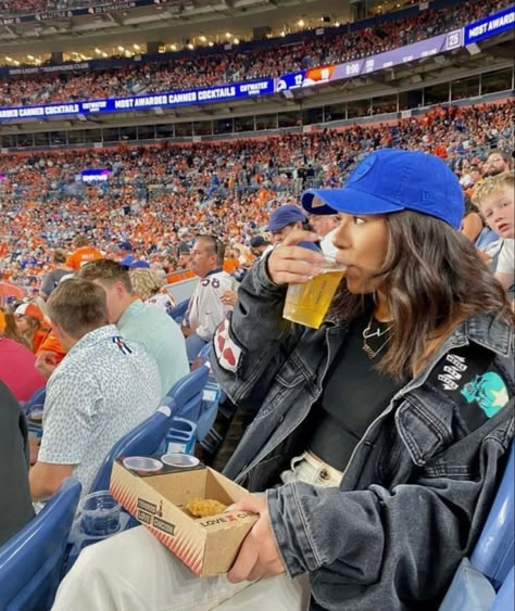 Baseball Game Instagram Story, Baseball Instagram Story, Stadion Outfit, Stadium Outfit, Vanessa Mazur, Photo New York, Baseball Pictures, Music On Spotify, Baseball Photos