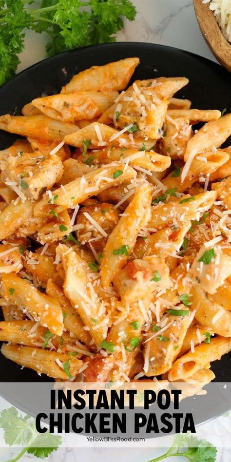 Instant Pot Pasta with Chicken Instant Pot Parmesan Chicken, Instant Pot Chicken Pasta, Garlic Marinara Sauce, Instant Pot Chicken Parmesan, Chicken Rigatoni, Tomato Sauce Chicken, Pressure Cooking Chicken, Parmesan Chicken Pasta, Pasta With Garlic