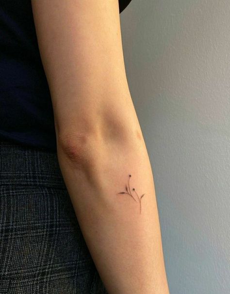 Aesthetic Tattoo Ideas, Simple Arm Tattoos, 20 Aesthetic, Petit Tattoo, Anklet Tattoos, Elbow Tattoos, Tasteful Tattoos, Petite Tattoos, Small Hand Tattoos