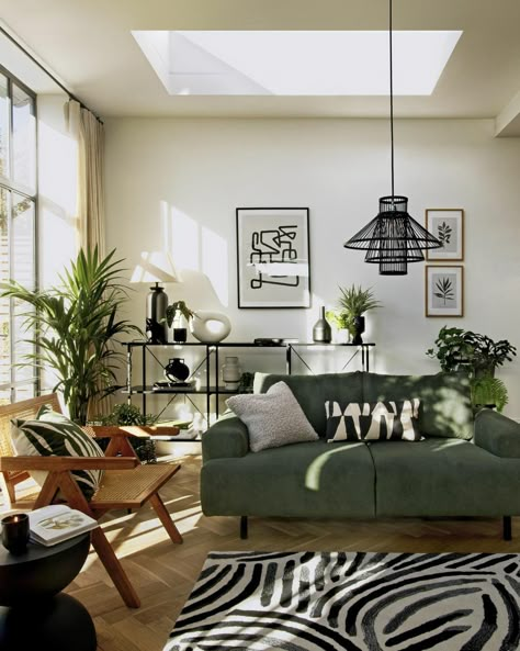 Black Green And Wood Living Room, Green Grey Wood Living Room, Green And White Lounge Ideas, Green White Interior Design, Green And Stone Living Room, Green And Off White Living Room, Black White Wood Green Living Room, Oak And Green Living Room, Black White Green Interior