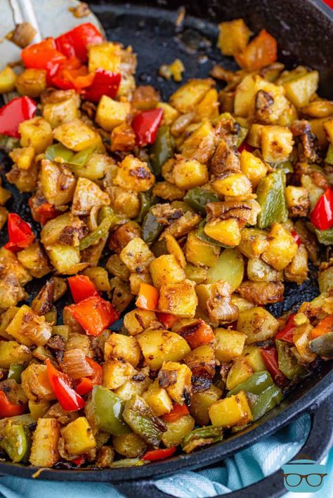 Southern Home Fries - The Country Cook Country Potatoes Recipe, Homemade Home Fries, Benedict Breakfast, Home Fried Potatoes, Skillet Breakfast, Fried Potatoes Recipe, Cook Breakfast, Southern Breakfast, Fried Breakfast