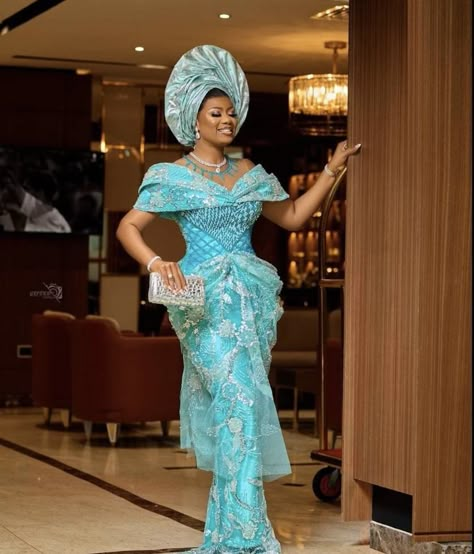 Bridesmaid Asoebi, Iro And Blouse, Costume Carnevale, Lace Asoebi Styles, Lace Asoebi, Latest Asoebi Styles, Bride Styled Shoot, Grown Style, Aso Ebi Lace Styles