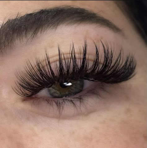 Natural Fake Eyelashes, Lashes Fake Eyelashes, Lash Extensions Makeup, Perfect Eyelashes, Natural Eyelash Extensions, Pretty Lashes, Eyelash Extentions, Makijaż Smokey Eye, Dope Makeup