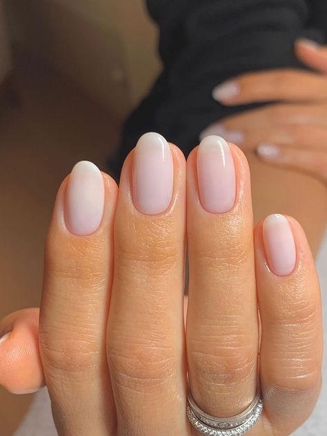 How To Achieve A Perfect Bridal Manicure, According To Sofia Richie¡¯s Nail Artist American Manicure Nails, Oval Nails Designs, Bridesmaids Nails, Short Almond Nails, Nude Nail Designs, Bride Nails, Shellac Nails, Oval Nails, Bridal Nails