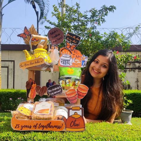 CHAI Bina chain kaha re? Made the cutest hamper for tea lovers 🤍🤍☕ WhatsApp 9679727880 for hamper requirements 🌸 #chaihamper #teahamper #countdownhamper #hampers #anniversarygift #birthdaygifting Groom Shower Ideas Decorations, Anniversary Hamper Ideas, Chai Bina Chain Kaha Re, Rukhwat Ideas, Gifts For In Laws, Diy Hampers, Chhab Decoration, Handmade Hamper, Food Hamper