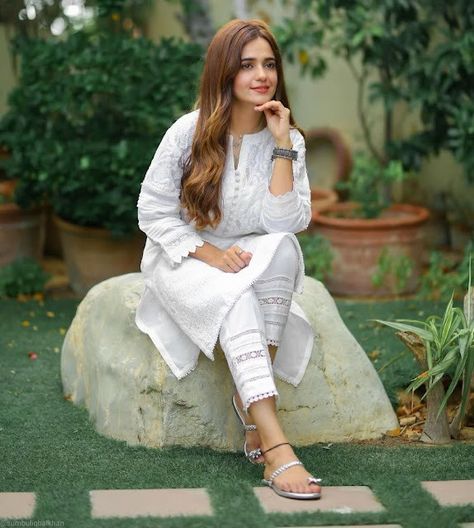 Sumbul Iqbal Sumbul Iqbal, Height Measurement, Kashmiri Shawls, Suit White, Stitch Work, White Suit, Cute Friend Pictures, Frocks For Girls