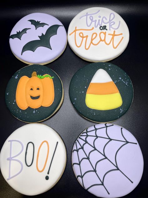 Halloween themed sugar cookies! Box of 6 or 12 individually wrapped cookies. Halloween Cookies With Royal Icing, Circle Halloween Cookies Decorated, Halloween Frosted Cookies, Round Halloween Sugar Cookies, Halloween Circle Cookies, Personalized Halloween Cookies, Halloween Cookie Ideas Royal Icing, Easy Halloween Sugar Cookies, Simple Halloween Sugar Cookies